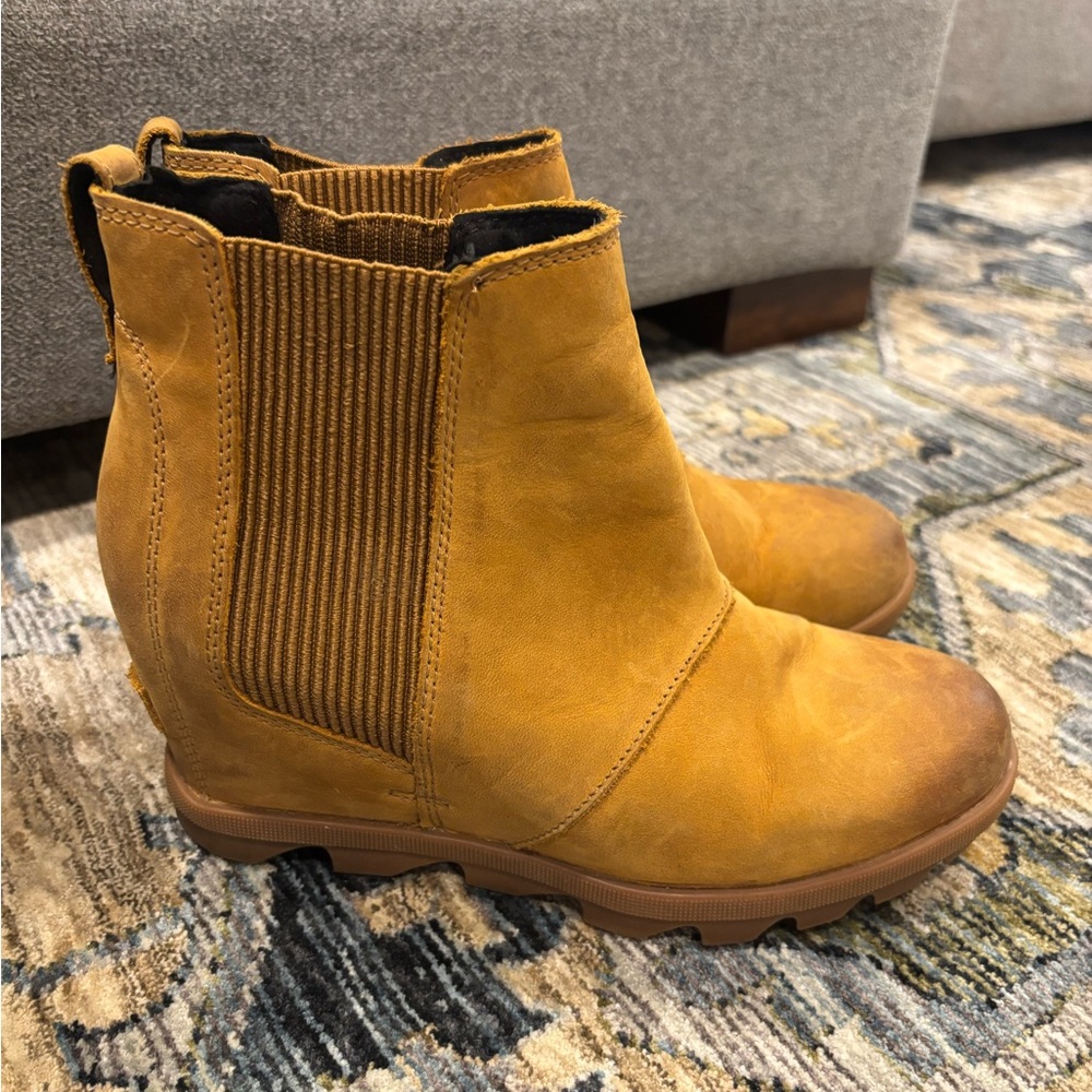 Sorel Women's Mustard Ankle Boots